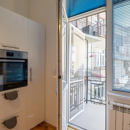 Apartment Poker Style In Heart In The